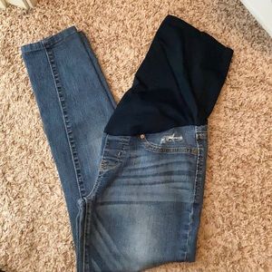 Levi’s maternity jeans